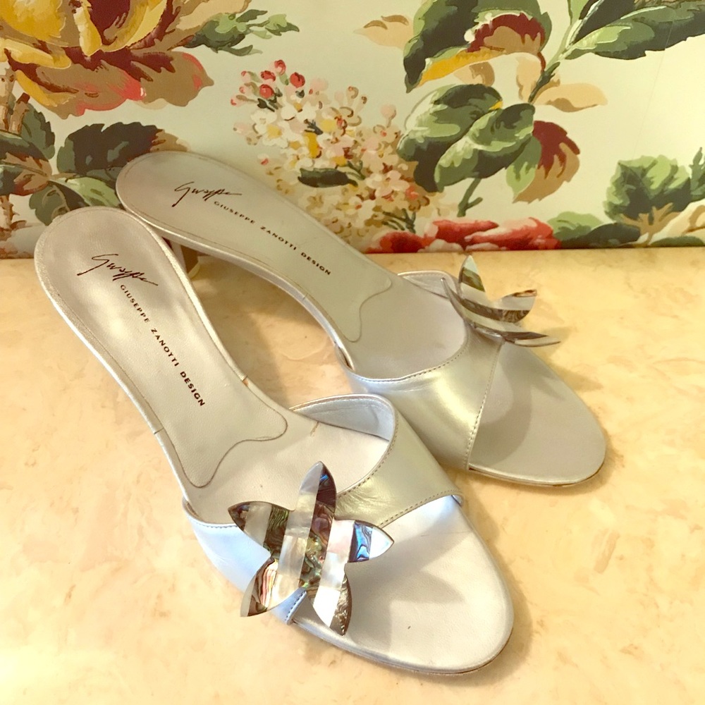 Giuseppe Zanotti Heels with Flower Size 9